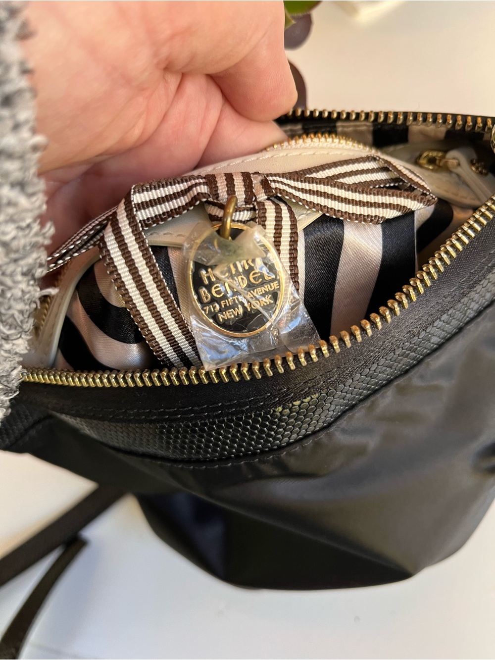 Rare Henri Bendel New York Black Crossbody Shoulder Bag - No Longer Made - Picture 7 of 10
